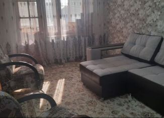 Сдам в аренду двухкомнатную квартиру, 47 м2, Азов, Московская улица, 11