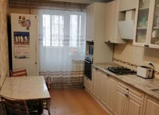 Продам 2-ком. квартиру, 65 м2, Батайск, улица Северный Массив, 1