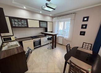 Сдам трехкомнатную квартиру, 85 м2, Калининград, улица Куйбышева, 53А