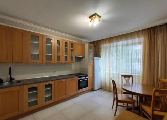 Сдается в аренду двухкомнатная квартира, 78 м2, Краснодарский край, улица имени Пушкина, 4А