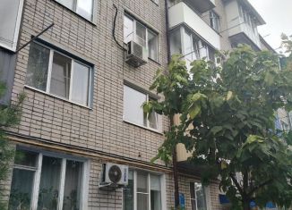 Продажа 2-комнатной квартиры, 36.7 м2, Кропоткин, Коммунистическая улица, 13