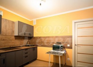 Продам 2-ком. квартиру, 42 м2, Тюмень, улица Александра Митинского, 4