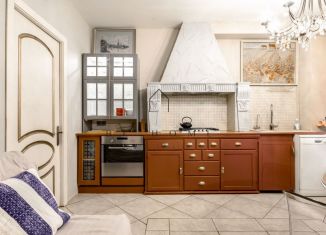 Сдаю 3-ком. квартиру, 80 м2, Санкт-Петербург, Невский проспект, 88