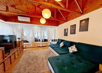 Сдается в аренду 3-ком. квартира, 80 м2, Крым, улица Блюхера, 50