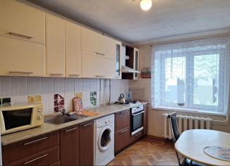 Трехкомнатная квартира на продажу, 63 м2, Каменск-Шахтинский, улица Халтурина, 4Б