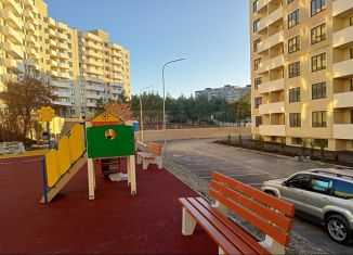 Продаю 2-комнатную квартиру, 76.9 м2, Геленджик, улица Маршала Жукова, 2к1