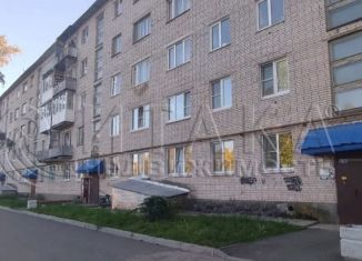 Трехкомнатная квартира на продажу, 67.9 м2, Пикалёво, 6-й микрорайон, 24