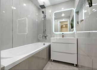 Продается 2-ком. квартира, 74 м2, Тюмень, улица Малыгина, 8