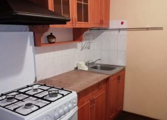 Сдается в аренду двухкомнатная квартира, 60 м2, Псков, Коммунальная улица, 69