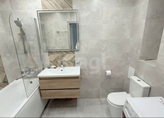 Сдается однокомнатная квартира, 50 м2, Тюмень, улица Бориса Прудаева, 4