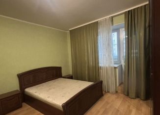 Сдам двухкомнатную квартиру, 63 м2, Липецк, улица имени Генерала Меркулова, 10А