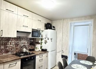 Продам 3-комнатную квартиру, 55.4 м2, Удмуртия, улица Луначарского, 38