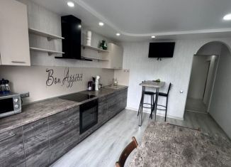 Сдаю в аренду 2-ком. квартиру, 70 м2, Краснодарский край, улица им. Байбакова Н.К., 6