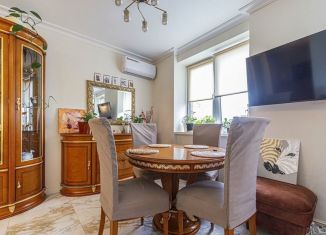 Продам 3-комнатную квартиру, 70 м2, посёлок Парголово, Толубеевский проезд, 36к2