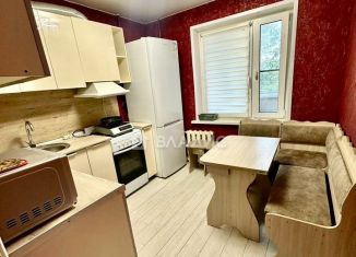 Сдам в аренду 1-ком. квартиру, 32 м2, Бронницы, улица Льва Толстого, 3Б