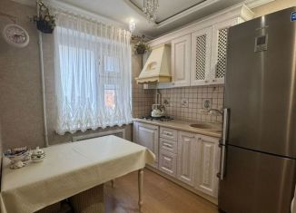 Продам 3-комнатную квартиру, 56 м2, Грозный, улица Пугачёва, 138