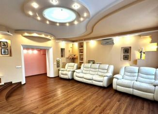 Продаю трехкомнатную квартиру, 157 м2, Омская область, Кемеровская улица, 11