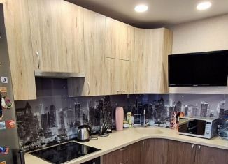 Продам 2-ком. квартиру, 48 м2, Киров, улица Энтузиастов, 15к1