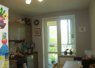 Продаю 3-ком. квартиру, 80 м2, Калининград, улица Докука, 27Б