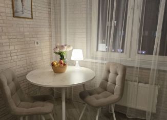 Сдам в аренду однокомнатную квартиру, 40 м2, Калининград, улица Виллима Фермора, 6