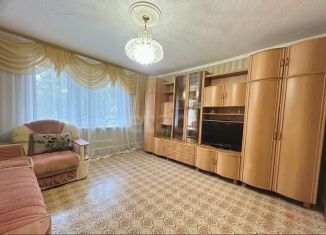 Сдается в аренду трехкомнатная квартира, 65.9 м2, Тобольск, 4-й микрорайон, 19