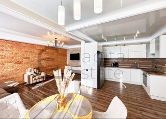 Сдам в аренду трехкомнатную квартиру, 105 м2, Нижний Новгород, улица Маршала Баграмяна, 4