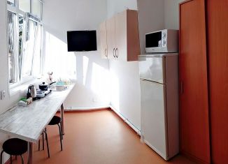 Сдаю 4-ком. квартиру, 63.4 м2, Сочи, улица Яна Фабрициуса, 2/26А