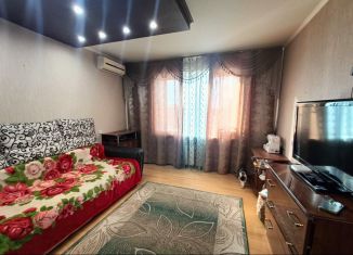 Продам 3-ком. квартиру, 63 м2, Ейск, Баррикадная улица, 27/3