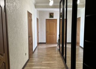 Продаю 2-ком. квартиру, 70 м2, Махачкала, Газопроводная улица, 6Р