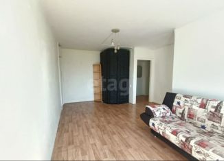 Продам однокомнатную квартиру, 31.9 м2, Владивосток, проспект 100-летия Владивостока, 37А