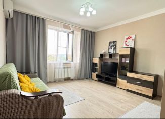 Продается 2-ком. квартира, 63 м2, Армавир, улица Урицкого, 11