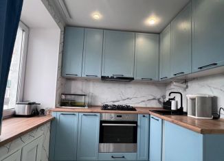 Продается трехкомнатная квартира, 62 м2, Азнакаево, улица Нефтяников, 25