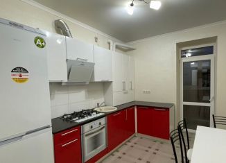 Сдаю 1-комнатную квартиру, 40 м2, Азов, Красногоровская улица, 21