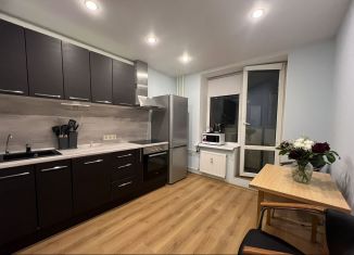 Сдаю в аренду 1-ком. квартиру, 34 м2, Мурино, Охтинская аллея, 10к1, ЖК Девятый вал