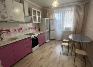 Сдаю в аренду 2-комнатную квартиру, 56 м2, Октябрьский, улица Клинова, 9
