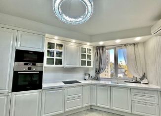 Продаю 3-комнатную квартиру, 104 м2, Сочи, Виноградная улица, 2/3