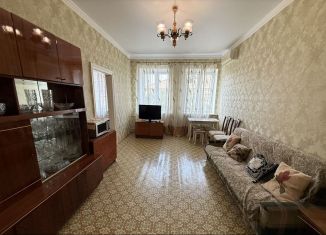 Сдам в аренду двухкомнатную квартиру, 60 м2, Махачкала, улица Магидова, 128