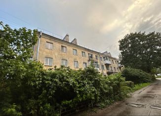 Продается 3-комнатная квартира, 54 м2, Санкт-Петербург, улица Пограничника Гарькавого, 36к3, метро Юго-Западная