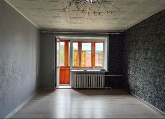 Продам 2-ком. квартиру, 50 м2, Новоуральск, Автозаводская улица, 2