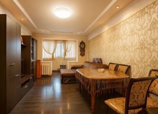 Продам 3-комнатную квартиру, 68 м2, Ялта, улица Бирюкова, 36
