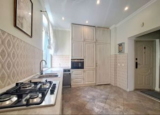 Сдаю в аренду 3-ком. квартиру, 100 м2, Калининград, Пролетарская улица, 117