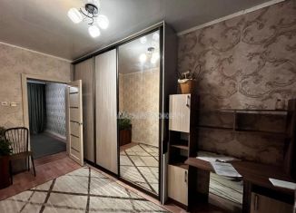 Продаю трехкомнатную квартиру, 48 м2, Новокузнецк, улица Энтузиастов, 63