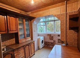 Сдам в аренду трехкомнатную квартиру, 60 м2, Кисловодск, улица Островского, 39