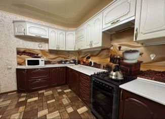 Продаю двухкомнатную квартиру, 58.3 м2, Кумертау, улица Мажита Гафури, 25