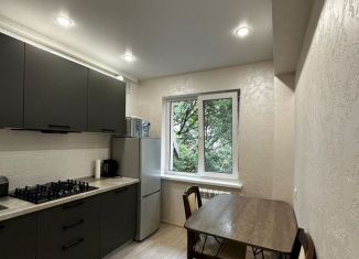 Сдаю в аренду однокомнатную квартиру, 32 м2, Сочи, переулок Революции, 6, микрорайон Черемушки