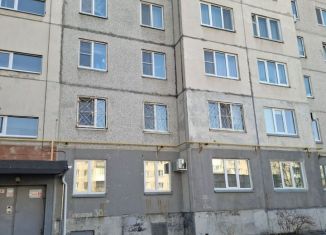 Сдаю 2-ком. квартиру, 48 м2, Курган, улица Радионова, 58