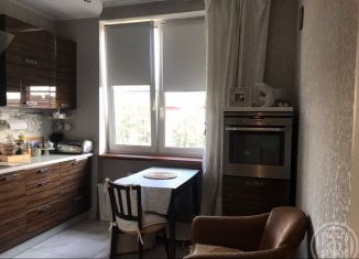 Продаю 2-ком. квартиру, 57 м2, Санкт-Петербург, проспект Елизарова, 19, метро Елизаровская