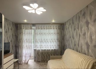 Продам 1-ком. квартиру, 32 м2, Алексин, улица 50 лет Советской Армии, 17