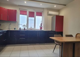 Продам 2-ком. квартиру, 84 м2, Краснодар, улица Селезнёва, 88/1