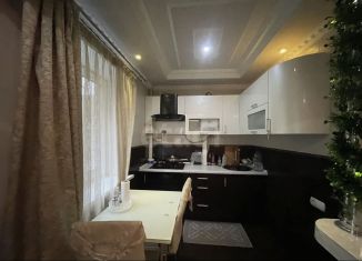 Продается 3-комнатная квартира, 55.5 м2, Крым, улица Калинина, 33